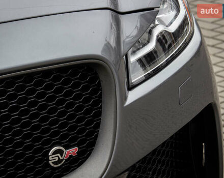 Сірий Ягуар Ф-Пейс, об'ємом двигуна 5 л та пробігом 28 тис. км за 55000 $, фото 2 на Automoto.ua