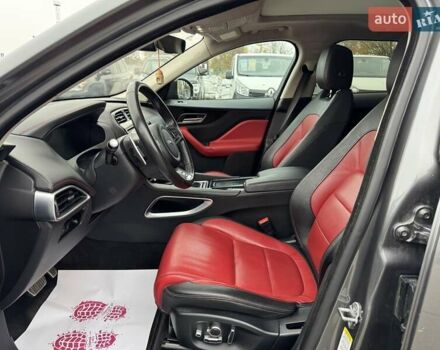 Серый Ягуар Ф-Пейс, объемом двигателя 2 л и пробегом 92 тыс. км за 28500 $, фото 13 на Automoto.ua