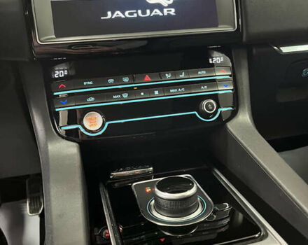 Сірий Ягуар Ф-Пейс, об'ємом двигуна 2 л та пробігом 73 тис. км за 25590 $, фото 30 на Automoto.ua