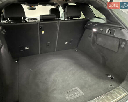 Сірий Ягуар Ф-Пейс, об'ємом двигуна 2 л та пробігом 73 тис. км за 25590 $, фото 41 на Automoto.ua