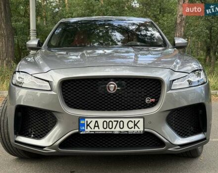 Серый Ягуар Ф-Пейс, объемом двигателя 5 л и пробегом 102 тыс. км за 42500 $, фото 7 на Automoto.ua