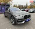 Серый Ягуар Ф-Пейс, объемом двигателя 2 л и пробегом 92 тыс. км за 28500 $, фото 2 на Automoto.ua