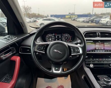 Серый Ягуар Ф-Пейс, объемом двигателя 2 л и пробегом 92 тыс. км за 28500 $, фото 15 на Automoto.ua