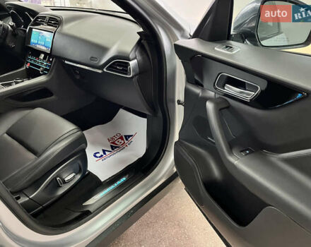 Сірий Ягуар Ф-Пейс, об'ємом двигуна 2 л та пробігом 73 тис. км за 25590 $, фото 35 на Automoto.ua