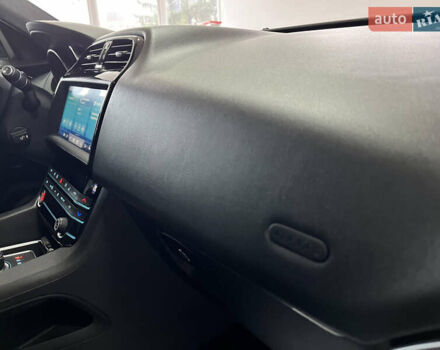 Сірий Ягуар Ф-Пейс, об'ємом двигуна 2 л та пробігом 73 тис. км за 25590 $, фото 33 на Automoto.ua