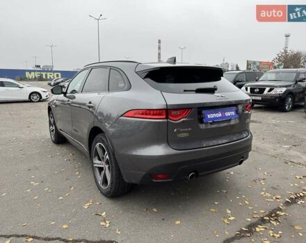 Серый Ягуар Ф-Пейс, объемом двигателя 2 л и пробегом 92 тыс. км за 28500 $, фото 6 на Automoto.ua