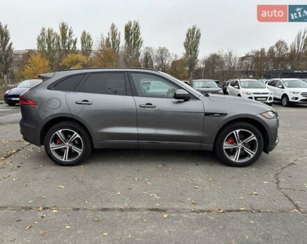Серый Ягуар Ф-Пейс, объемом двигателя 2 л и пробегом 92 тыс. км за 28500 $, фото 3 на Automoto.ua