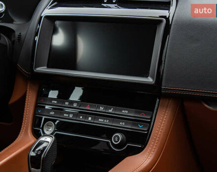 Сірий Ягуар Ф-Пейс, об'ємом двигуна 5 л та пробігом 28 тис. км за 55000 $, фото 66 на Automoto.ua