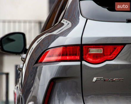 Сірий Ягуар Ф-Пейс, об'ємом двигуна 5 л та пробігом 28 тис. км за 55000 $, фото 35 на Automoto.ua