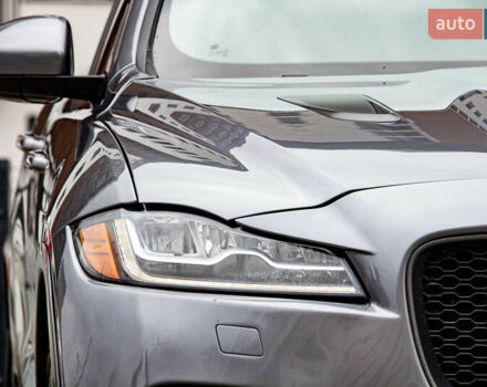 Сірий Ягуар Ф-Пейс, об'ємом двигуна 5 л та пробігом 28 тис. км за 55000 $, фото 3 на Automoto.ua