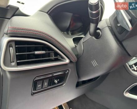 Серый Ягуар Ф-Пейс, объемом двигателя 2 л и пробегом 92 тыс. км за 28500 $, фото 10 на Automoto.ua