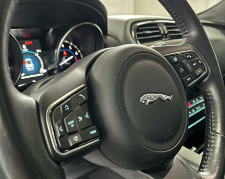 Сірий Ягуар Ф-Пейс, об'ємом двигуна 2 л та пробігом 73 тис. км за 25590 $, фото 27 на Automoto.ua