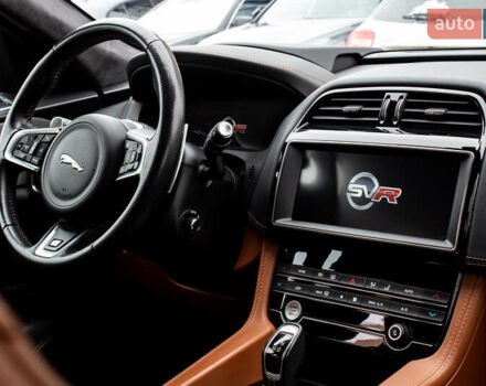 Сірий Ягуар Ф-Пейс, об'ємом двигуна 5 л та пробігом 28 тис. км за 55000 $, фото 68 на Automoto.ua