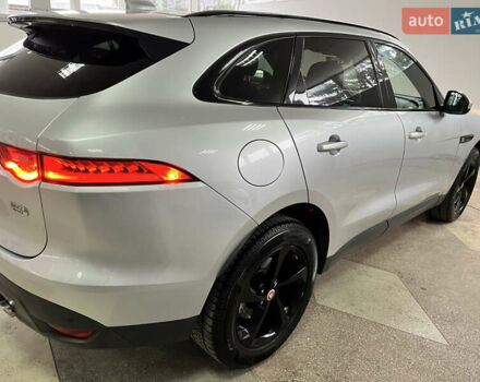 Сірий Ягуар Ф-Пейс, об'ємом двигуна 2 л та пробігом 73 тис. км за 25590 $, фото 10 на Automoto.ua