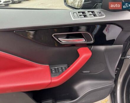 Серый Ягуар Ф-Пейс, объемом двигателя 2 л и пробегом 92 тыс. км за 28500 $, фото 9 на Automoto.ua