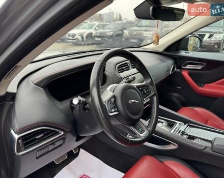 Серый Ягуар Ф-Пейс, объемом двигателя 2 л и пробегом 92 тыс. км за 28500 $, фото 11 на Automoto.ua