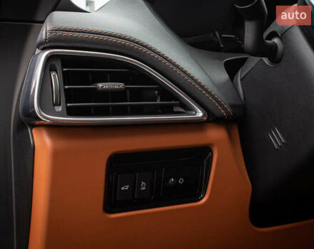 Сірий Ягуар Ф-Пейс, об'ємом двигуна 5 л та пробігом 28 тис. км за 55000 $, фото 48 на Automoto.ua