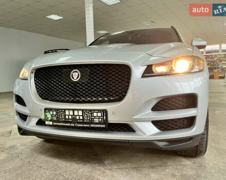 Сірий Ягуар Ф-Пейс, об'ємом двигуна 2 л та пробігом 73 тис. км за 25590 $, фото 2 на Automoto.ua