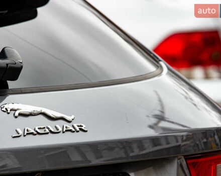 Сірий Ягуар Ф-Пейс, об'ємом двигуна 5 л та пробігом 28 тис. км за 55000 $, фото 34 на Automoto.ua