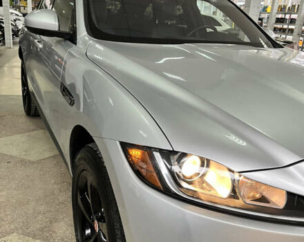 Сірий Ягуар Ф-Пейс, об'ємом двигуна 2 л та пробігом 73 тис. км за 25590 $, фото 5 на Automoto.ua