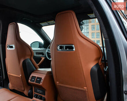 Сірий Ягуар Ф-Пейс, об'ємом двигуна 5 л та пробігом 28 тис. км за 55000 $, фото 91 на Automoto.ua