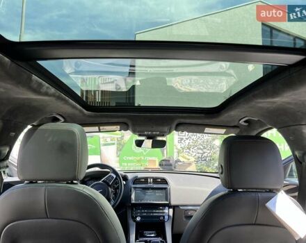 Сірий Ягуар Ф-Пейс, об'ємом двигуна 2 л та пробігом 41 тис. км за 25900 $, фото 24 на Automoto.ua