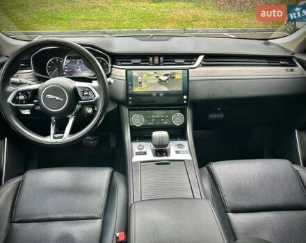 Серый Ягуар Ф-Пейс, объемом двигателя 2 л и пробегом 65 тыс. км за 35900 $, фото 18 на Automoto.ua