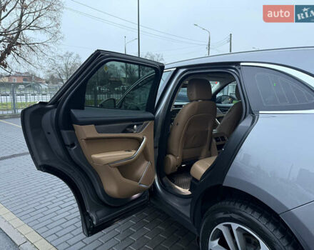 Серый Ягуар Ф-Пейс, объемом двигателя 2 л и пробегом 108 тыс. км за 43900 $, фото 27 на Automoto.ua