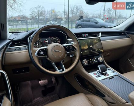 Серый Ягуар Ф-Пейс, объемом двигателя 2 л и пробегом 108 тыс. км за 43900 $, фото 19 на Automoto.ua