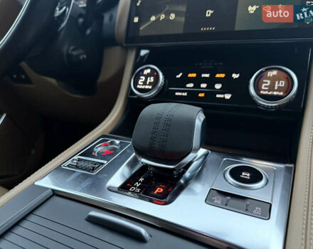 Серый Ягуар Ф-Пейс, объемом двигателя 2 л и пробегом 108 тыс. км за 43900 $, фото 24 на Automoto.ua