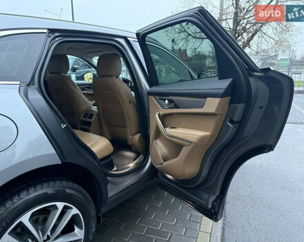 Серый Ягуар Ф-Пейс, объемом двигателя 2 л и пробегом 108 тыс. км за 43900 $, фото 33 на Automoto.ua