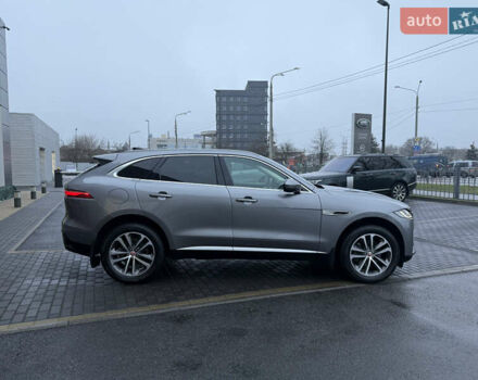Серый Ягуар Ф-Пейс, объемом двигателя 2 л и пробегом 108 тыс. км за 43900 $, фото 3 на Automoto.ua