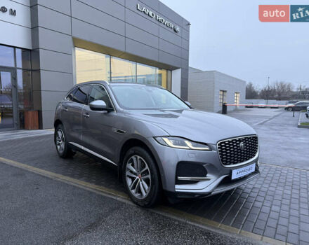 Серый Ягуар Ф-Пейс, объемом двигателя 2 л и пробегом 108 тыс. км за 43900 $, фото 2 на Automoto.ua