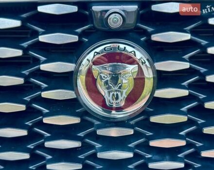 Серый Ягуар Ф-Пейс, объемом двигателя 2 л и пробегом 65 тыс. км за 35900 $, фото 32 на Automoto.ua