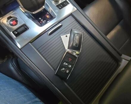 Серый Ягуар Ф-Пейс, объемом двигателя 0 л и пробегом 54 тыс. км за 41800 $, фото 6 на Automoto.ua