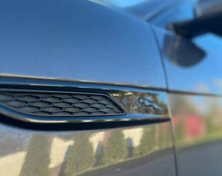 Серый Ягуар Ф-Пейс, объемом двигателя 2 л и пробегом 80 тыс. км за 59000 $, фото 7 на Automoto.ua