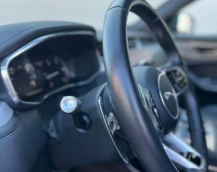 Серый Ягуар Ф-Пейс, объемом двигателя 2 л и пробегом 80 тыс. км за 59000 $, фото 31 на Automoto.ua