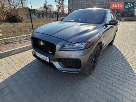 Серый Ягуар Ф-Пейс, объемом двигателя 3 л и пробегом 73 тыс. км за 20000 $, фото 1 на Automoto.ua
