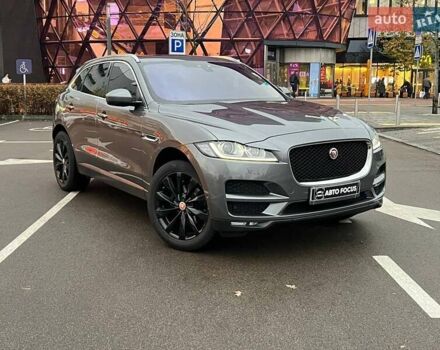 Серый Ягуар Ф-Пейс, объемом двигателя 2 л и пробегом 146 тыс. км за 22490 $, фото 1 на Automoto.ua