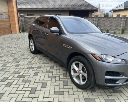 Серый Ягуар Ф-Пейс, объемом двигателя 2 л и пробегом 139 тыс. км за 21300 $, фото 1 на Automoto.ua
