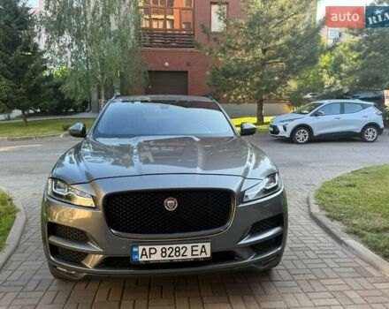Серый Ягуар Ф-Пейс, объемом двигателя 2 л и пробегом 140 тыс. км за 23000 $, фото 1 на Automoto.ua