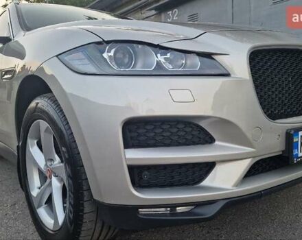 Серый Ягуар Ф-Пейс, объемом двигателя 2 л и пробегом 164 тыс. км за 25400 $, фото 1 на Automoto.ua