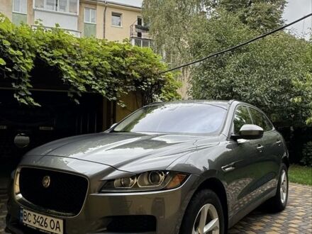 Серый Ягуар Ф-Пейс, объемом двигателя 2 л и пробегом 108 тыс. км за 19700 $, фото 1 на Automoto.ua