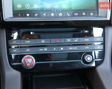 Синій Ягуар Ф-Пейс, об'ємом двигуна 2 л та пробігом 179 тис. км за 22800 $, фото 20 на Automoto.ua