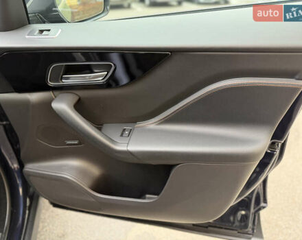 Синий Ягуар Ф-Пейс, объемом двигателя 2 л и пробегом 120 тыс. км за 16000 $, фото 23 на Automoto.ua