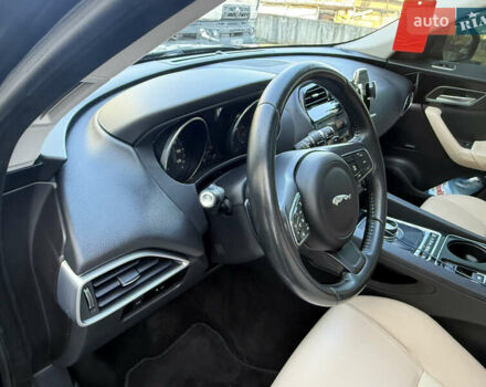 Синий Ягуар Ф-Пейс, объемом двигателя 2 л и пробегом 199 тыс. км за 26500 $, фото 25 на Automoto.ua