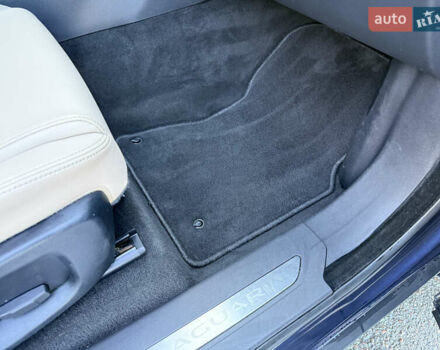 Синий Ягуар Ф-Пейс, объемом двигателя 2 л и пробегом 199 тыс. км за 24900 $, фото 35 на Automoto.ua