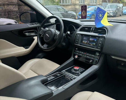 Синий Ягуар Ф-Пейс, объемом двигателя 2 л и пробегом 92 тыс. км за 16999 $, фото 10 на Automoto.ua