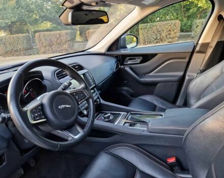 Синій Ягуар Ф-Пейс, об'ємом двигуна 2 л та пробігом 85 тис. км за 19500 $, фото 6 на Automoto.ua