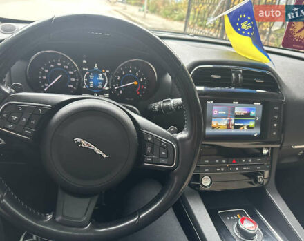 Синий Ягуар Ф-Пейс, объемом двигателя 2 л и пробегом 92 тыс. км за 16999 $, фото 12 на Automoto.ua